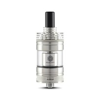 Chariot 23 RTA by Arcana Mods (Selbstwickelverdampfer)Chariot RTA by Arcana Mods (Selbstwickelverdampfer)Lieferumfang: 1 x Chariot RTA inkl. Mundstück4 x AFC Schrauben (0.8mm, 1.0mm, 1.2mm und 1.4mm)1 x GlastankErsatzsetManualArcana Mods hat sich aufgemacht einen Selbstwickelverdampfer herzustellen, welcher für MTL und RDL geeignet ist. Der Chariot RTA von Arcana Mods erfüllt diese Kriterien voll und ganz. Ebenso soll der Chariot RTA ein High-Class Verdampfer werden und Arcana Mods legte höchsten Wert auf Qualität der Verarbeitung. Um beide Ziele erreichen zu können, holte Arcana Mods die deutsche Firma PIPELINE ins Boot, welche dem Verdampfer seinen letzten Feinschliff verpasste. PIPELINE ist ein erfahrener und langjähriger Händler von E-Zigaretten und hat schon bei manchen Projekten mitgeholfen, das Produkt noch zu verbessern und zu verfeinern. Aus dieser Zusammenarbeit entstand ein hervorragender Verdampfer, welcher MTL (mund-zu-Lunge) -und RDL (restriktiv-direkt-zur-Lunge) Dampfer befriedigen wird. Dank der kleinen Verdampferkammer, generiert der Chariot RTA einen dichten und lauwarmen Dampf. Mit den mitgelieferten vier AFC-Schrauben stellt der Nutzer das Grundbedürfnis seiner Airflow ein. Die Feinjustierung der Airflow erfolgt beim Chariot RTA dann über die verstellbare Airflow-Control mit 6-Stufen. Die Befüllung ist spielend einfach und dank der griffigen TopCap des Chariot RTA kann diese mit einer Drehung gleichzeitig die Liquidcontrol geschlossen und die TopCap geöffnet werden. Wir empfehlen den Chariot RTA an fortgeschrittene MTL-Dampfer. Details: Durchmesser: 23mmTank-Kapazität: 4mlHöhe ohne Mundstück: 41mmMaterial TopCap, Kamin, AFC und Base: Edelstahl 316LMaterial Tank: Glas sowie PSUIsolatoren: PEEK11180Arcana Mods82,30 CHFsmoke-shop.ch82,30 CHF