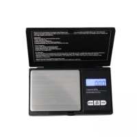 Digital-Scale-Cs - Waage - für SelbstmischerLCD-BildschirmWiegebereich: 0,1 Gramm bis 1 Kilogramm.Die Genauigkeit liegt bei 0,1 Gramm. 7 verschiedene Umrechnungseinheiten: (g, oz, tl ,ct , ozt , dwt und gn).Tarafunktion und automatische Abschaltung nach 30 Sekunden, wenn die Waage nicht mehr verwendet wird. Hergestellt aus ABS und rostfreiem Stahl.Einfach zu verwendenEigenschaften:Minimale Messkapazität: 0.1 GrammMaximale Messkapazität: 1kgGenauigkeit: 0.1gBatterie: 2 AAA-Batterien (im Lieferumfang enthalten)Abmessungen: 75 x 130 mm Im Lieferumfang enthalten:1 x Elektronische Universalwaage2 AAA-Batterien (im Lieferumfang enthalten)14356Smoke-Shop.ch9,90 CHFsmoke-shop.ch9,90 CHF