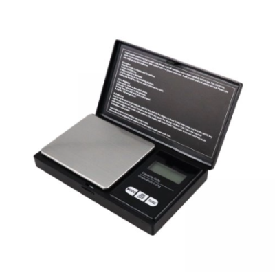 Digital-Scale-Cs - Waage - für SelbstmischerLCD-BildschirmWiegebereich: 0,1 Gramm bis 1 Kilogramm.Die Genauigkeit liegt bei 0,1 Gramm. 7 verschiedene Umrechnungseinheiten: (g, oz, tl ,ct , ozt , dwt und gn).Tarafunktion und automatische Abschaltung nach 30 Sekunden, wenn die Waage nicht mehr verwendet wird. Hergestellt aus ABS und rostfreiem Stahl.Einfach zu verwendenEigenschaften:Minimale Messkapazität: 0.1 GrammMaximale Messkapazität: 1kgGenauigkeit: 0.1gBatterie: 2 AAA-Batterien (im Lieferumfang enthalten)Abmessungen: 75 x 130 mm Im Lieferumfang enthalten:1 x Elektronische Universalwaage2 AAA-Batterien (im Lieferumfang enthalten)14356Smoke-Shop.ch9,90 CHFsmoke-shop.ch9,90 CHF Digital-Scale-Cs - Waage - für SelbstmischerLCD-BildschirmWiegebereich: 0,1 Gramm bis 1 Kilogramm.Die Genauigkeit liegt bei 0,1 Gramm. 7 verschiedene Umrechnungseinheiten: (g, oz, tl ,ct , ozt , dwt und gn).Tarafunktion und automatische Abschaltung nach 30 Sekunden, wenn die Waage nicht mehr verwendet wird. Hergestellt aus ABS und rostfreiem Stahl.Einfach zu verwendenEigenschaften:Minimale Messkapazität: 0.1 GrammMaximale Messkapazität: 1kgGenauigkeit: 0.1gBatterie: 2 AAA-Batterien (im Lieferumfang enthalten)Abmessungen: 75 x 130 mm Im Lieferumfang enthalten:1 x Elektronische Universalwaage2 AAA-Batterien (im Lieferumfang enthalten)14356Smoke-Shop.ch9,90 CHFsmoke-shop.ch9,90 CHF