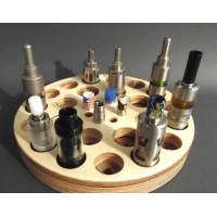 Dampfständer - Funny Wheel - 23 Verdampfer + Drip TipDiese sehr schlanke und auch sehr flache Variante ist Ideal für Ihre Verdampfer und ist speziell dafür konziptiert worden. Hier stellen Sie Ihre bis zu 23 Verdampfer und 8 Drip Tips sicher ab. Durch die kleine Vertiefung in der Lochmitte steht der Verdampfer gerade und versenkt somit den 5/10 Anschluss komplett.3643Smoke-Shop.ch39,90 CHFsmoke-shop.ch39,90 CHF